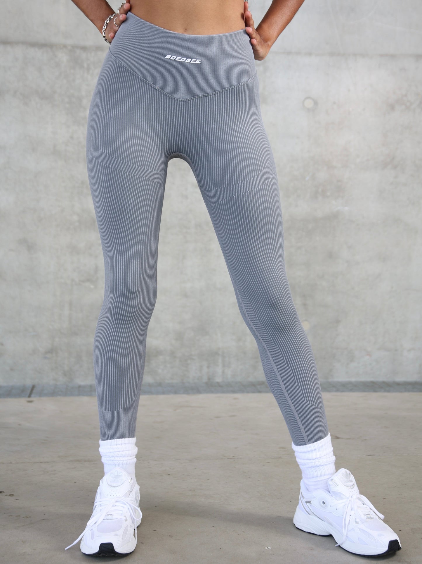 Leggings de sport tendances, dotés d'un design moderne et de matériaux de haute qualité pour un look et un confort inégalés.